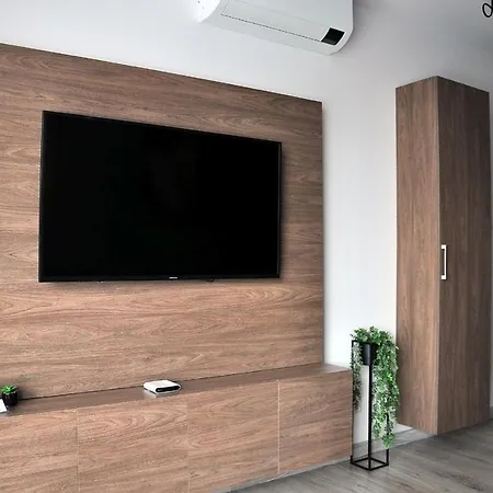 Q Apart Grand - Trzy Pokoje, Manufaktura, Garaz Gratis, Netflix, Fv, Gwarancja Zadowolenia Lodz  Exterior photo